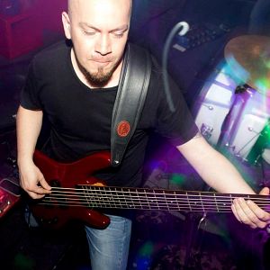 Helver Asbeth - The Stranges, Msicos Metaleros y Rockeros