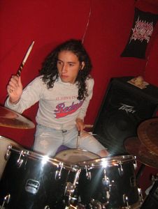 Root - Orgullo Nativo, Msicos Metaleros y Rockeros