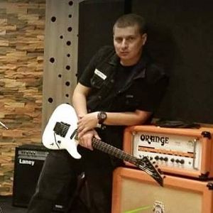 Ronald Castro Tarazona - Cruciatus, Msicos Metaleros y Rockeros