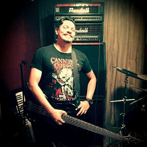Victor Hoyos - Yogth Sothoth, Msicos Metaleros y Rockeros
